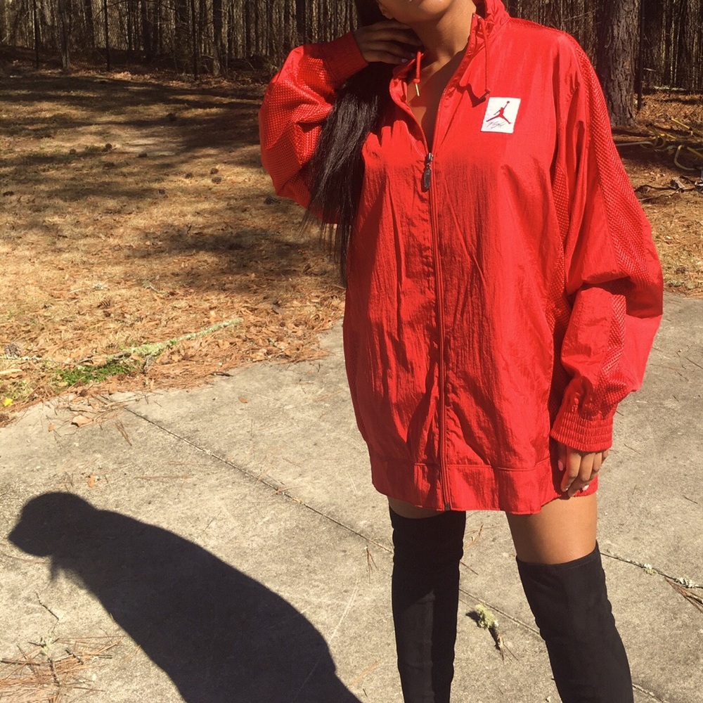 Super cute Mens Jordan’s 90s windbreaker!
